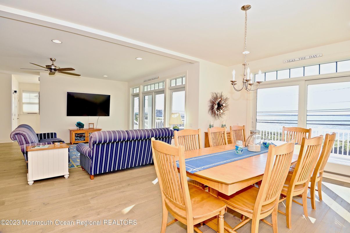Chandelier, Dining room, Interior, Living room, Recessed Lighting, Wood Texture Flooring