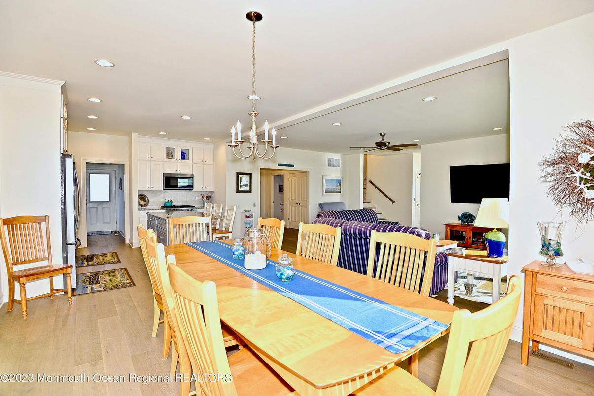 Chandelier, Dining room, Interior, Kitchen, Pendant Lights, Recessed Lighting, Stainless Steel Appliances, Wood Texture Flooring