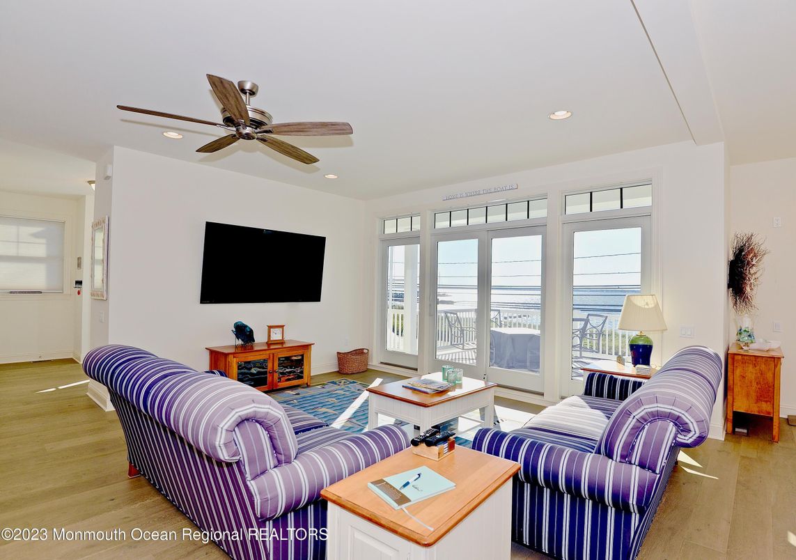 Interior, Living room, Recessed Lighting, Water, Wood Texture Flooring