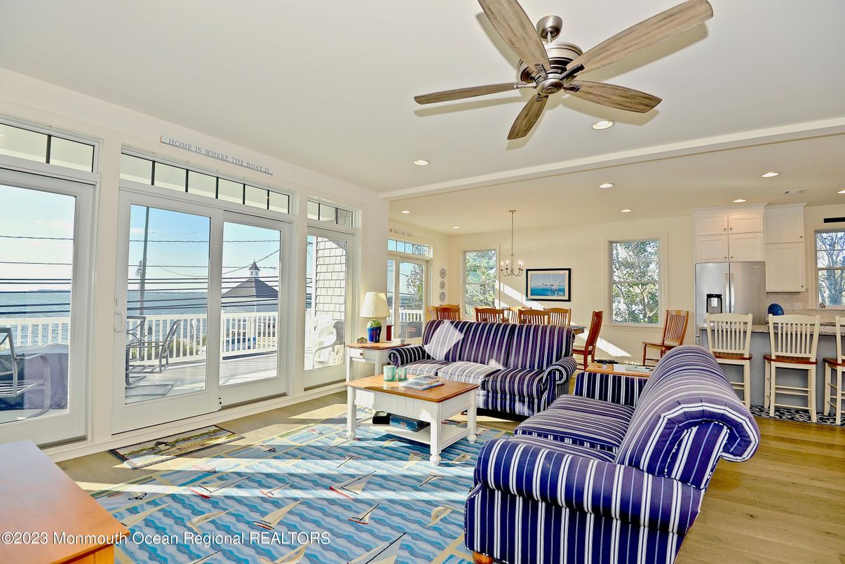 Dining room, Interior, Living room, Pendant Lights, Recessed Lighting, Wood Texture Flooring