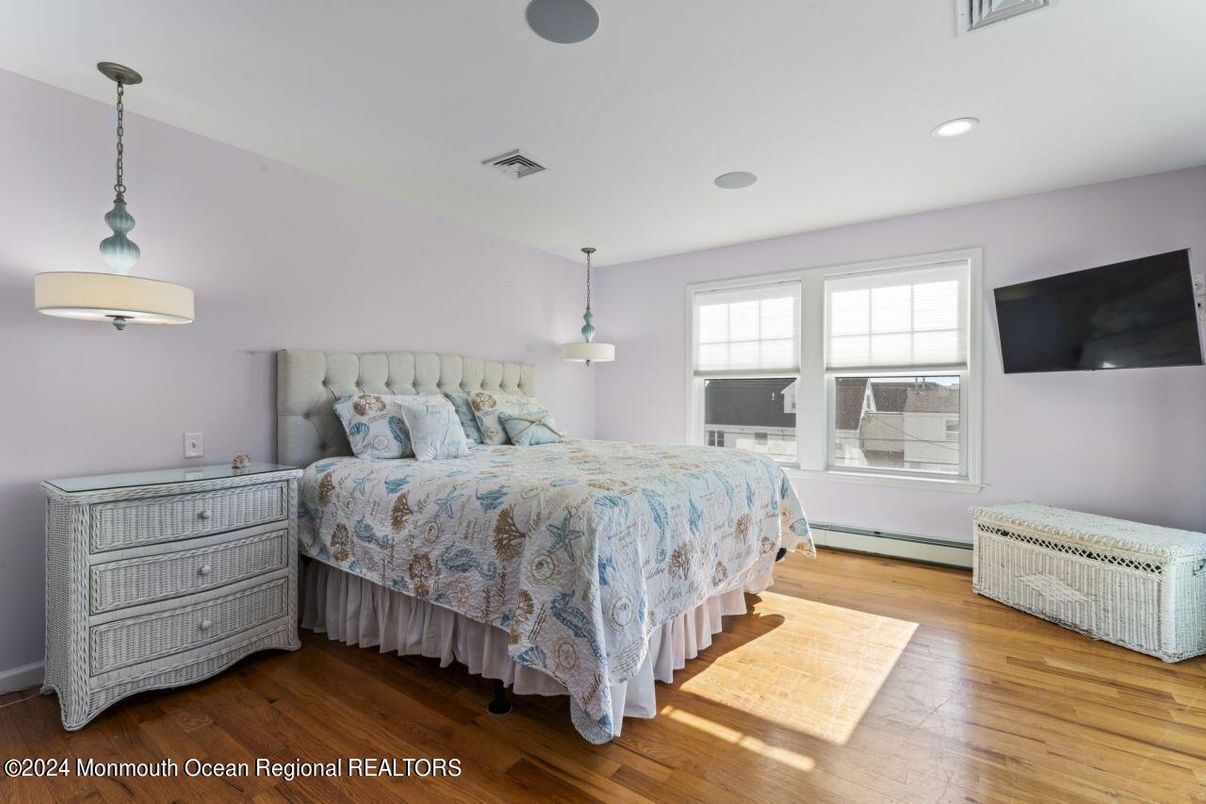 Bedroom, Interior, Pendant Lights, Recessed Lighting, Wood Texture Flooring
