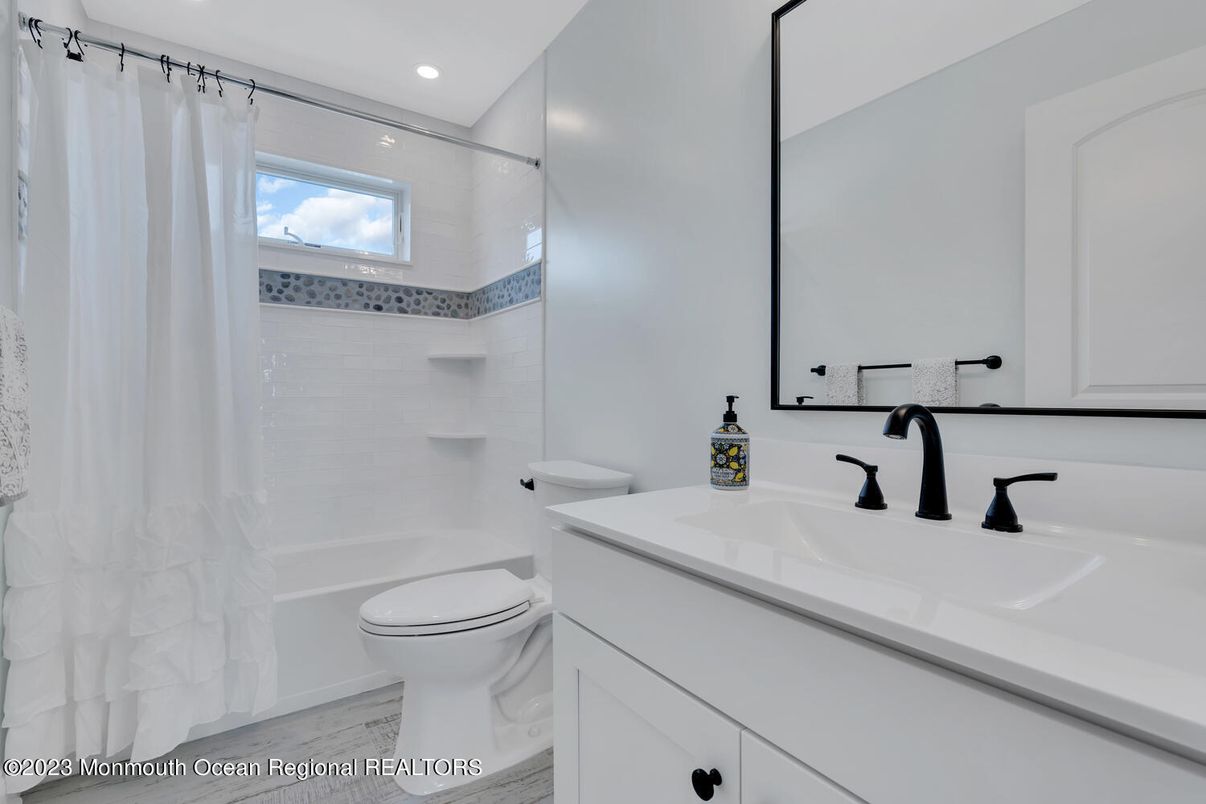 Bathroom, Interior, Marble, Recessed Lighting