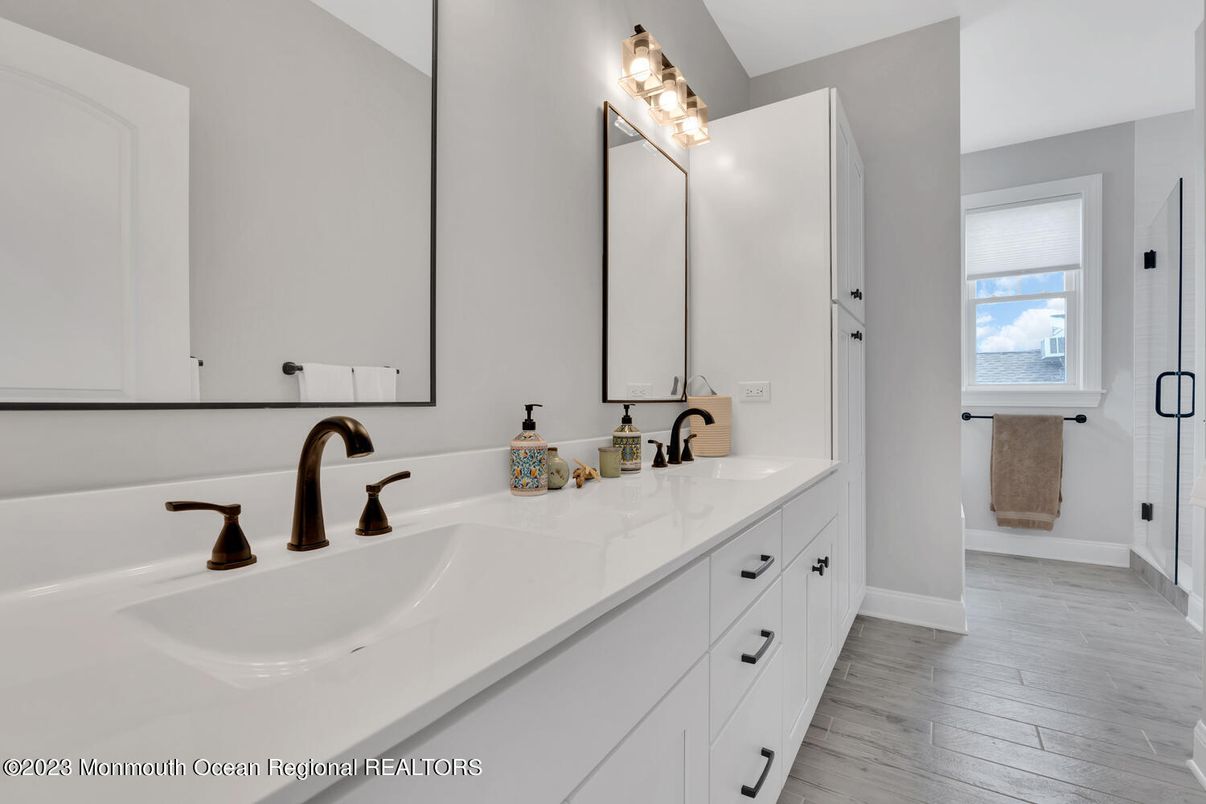 Bathroom, Dual Sink Vanities, Interior, Wood Texture Flooring