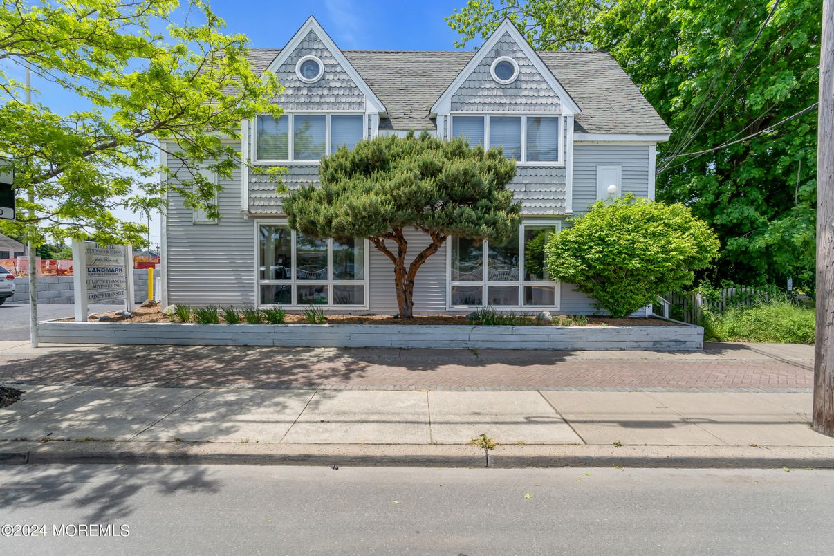 Exterior, Facade, Queen Anne Victorian