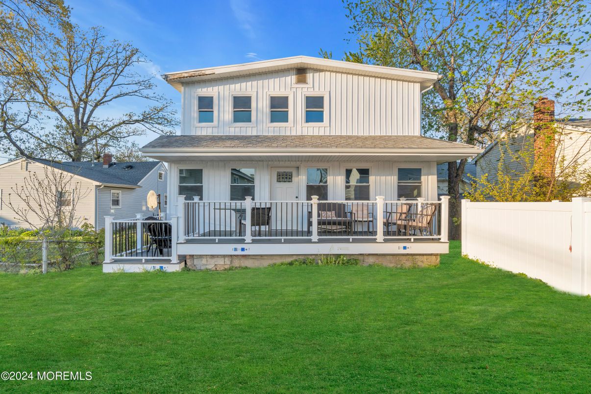 Backyard, Exterior, Facade, American Foursquare