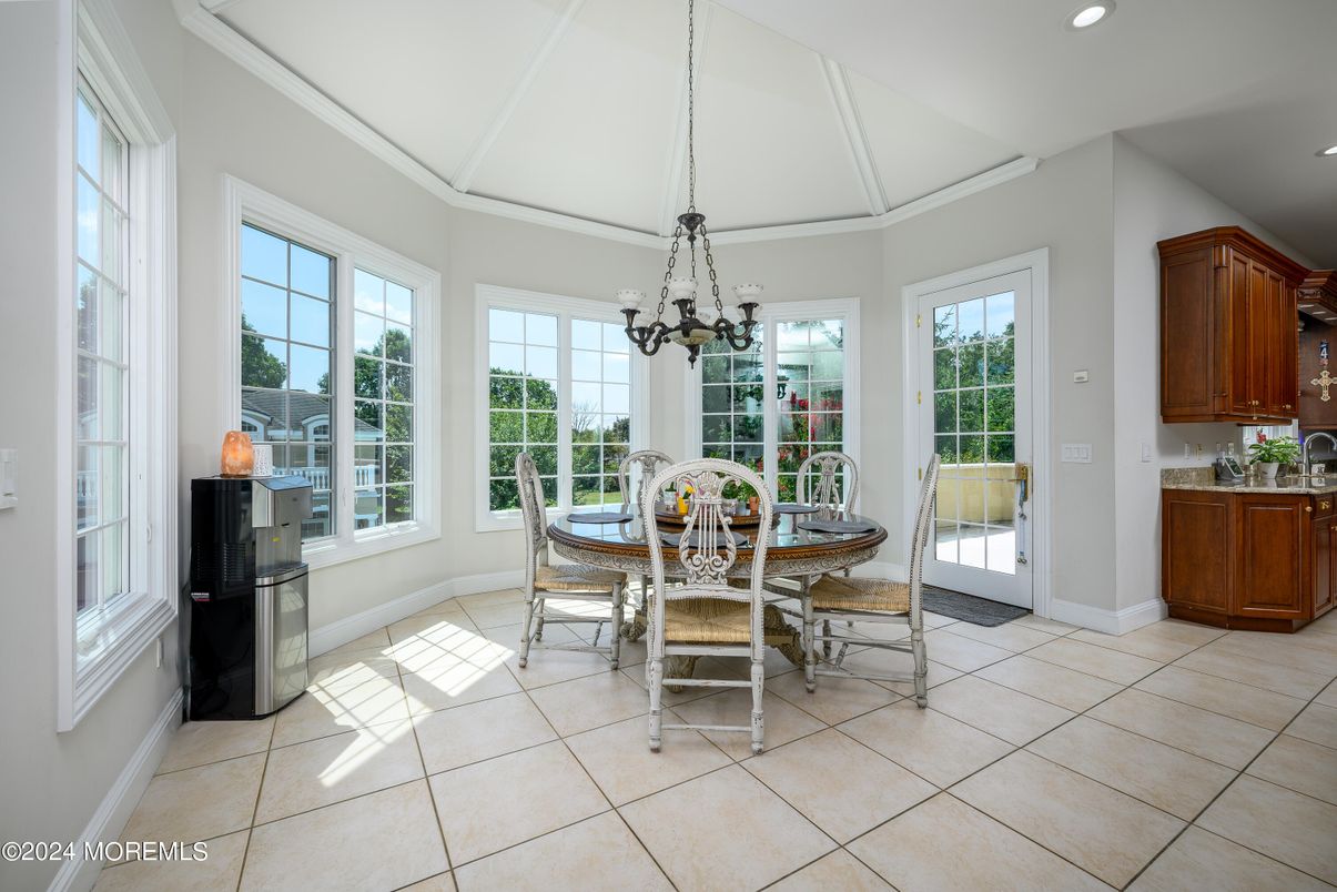 Dining room, Interior, Pendant Lights, Recessed Lighting