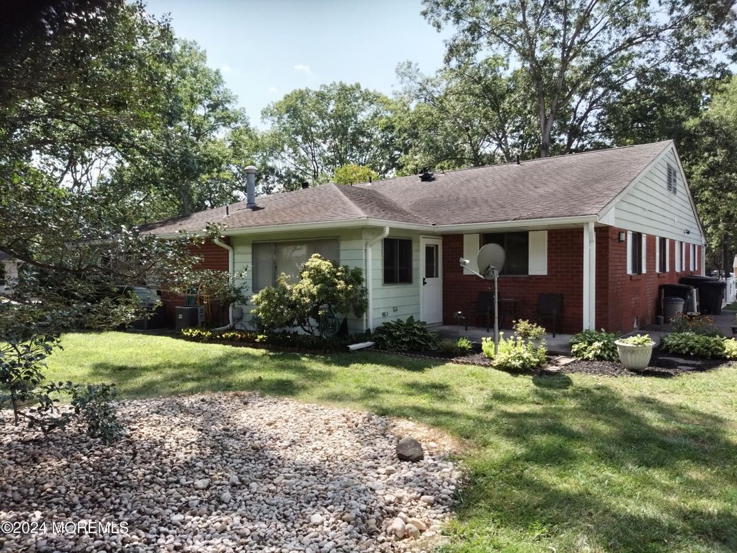 Exterior, Facade, Brick Facade, Cape Cod