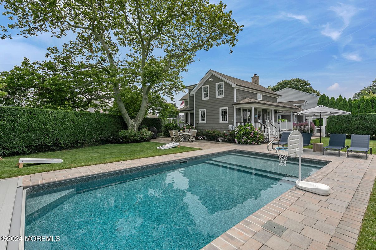 Exterior, Pool