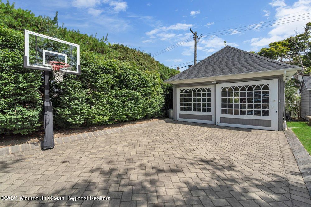 Detached Garage, Exterior