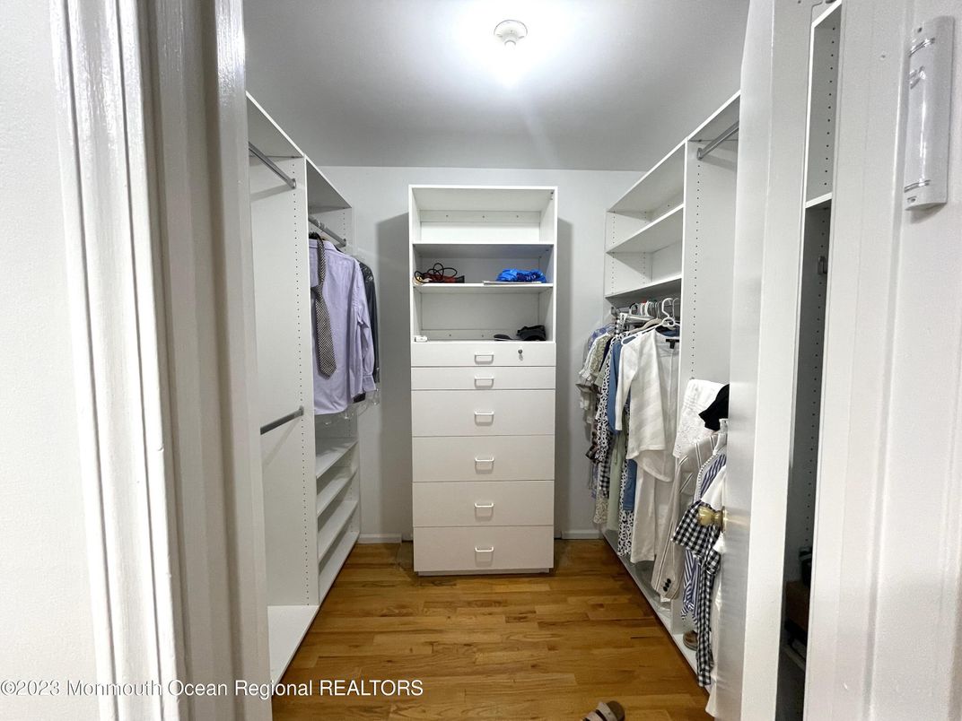Interior, Walk-in Closets, Wood Texture Flooring