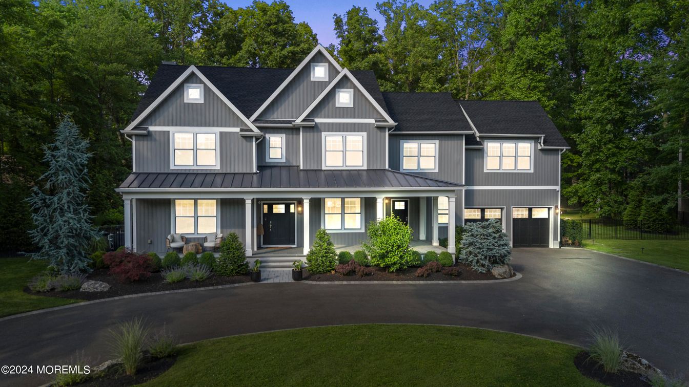 Attached, Exterior, Facade, Farmhouse