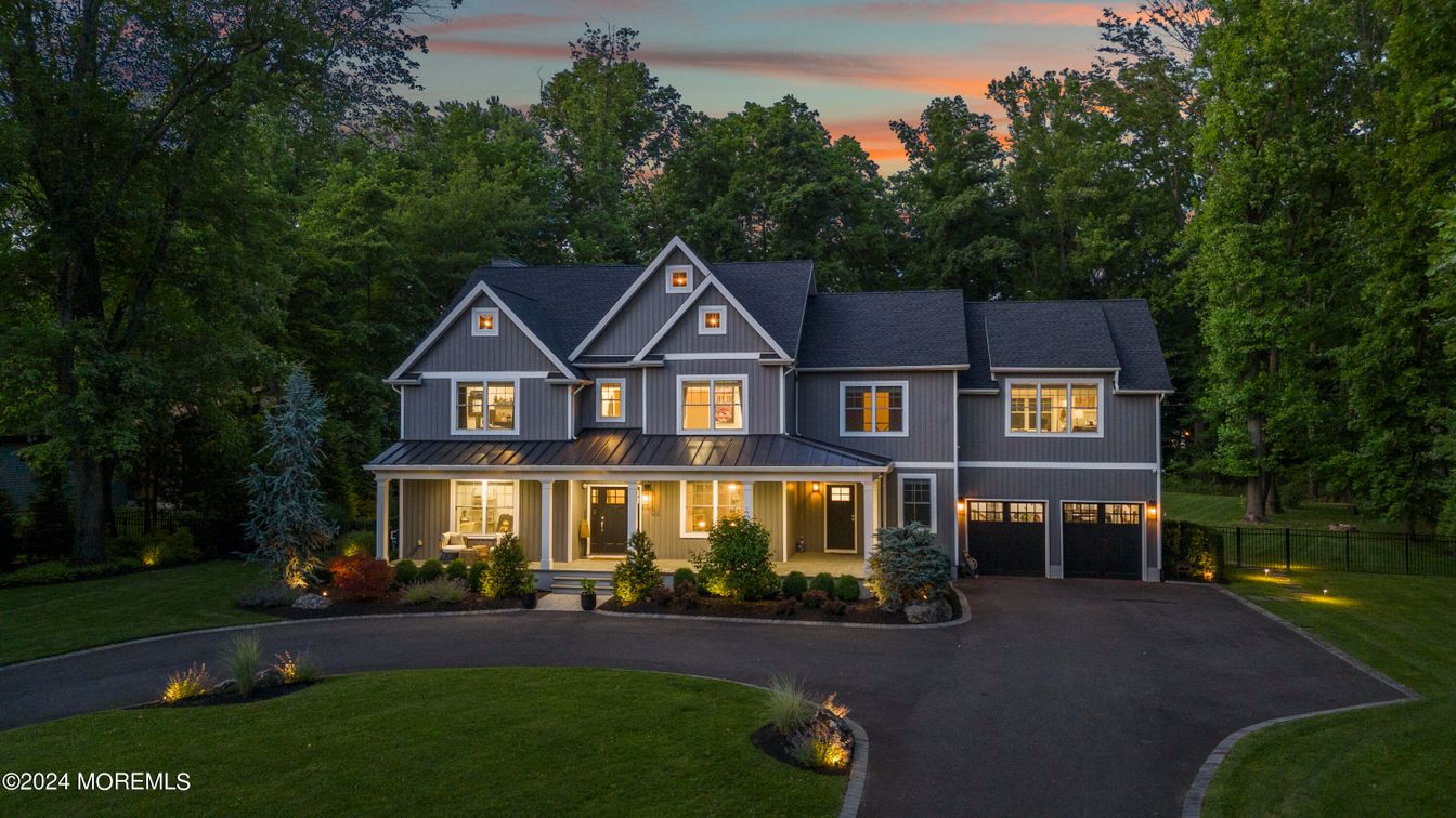 Attached, Exterior, Facade, Farmhouse