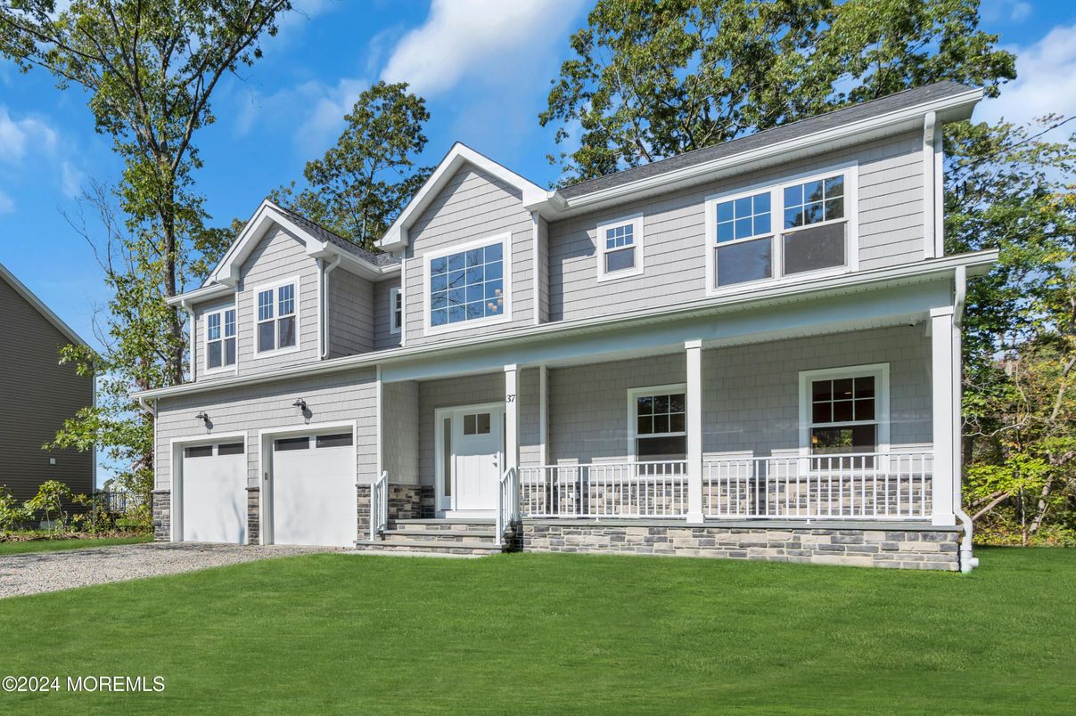 Attached, Exterior, Facade, Farmhouse