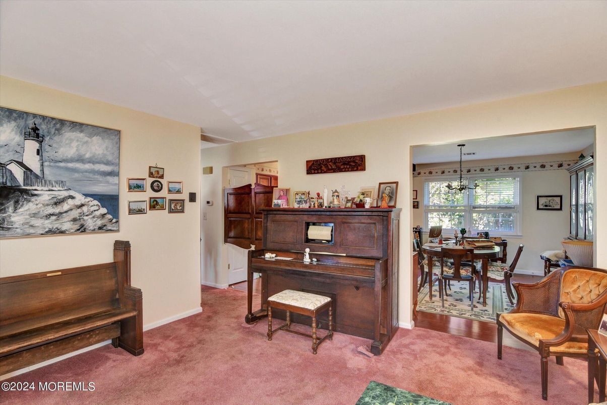 Dining room, Interior, Pendant Lights, Piano