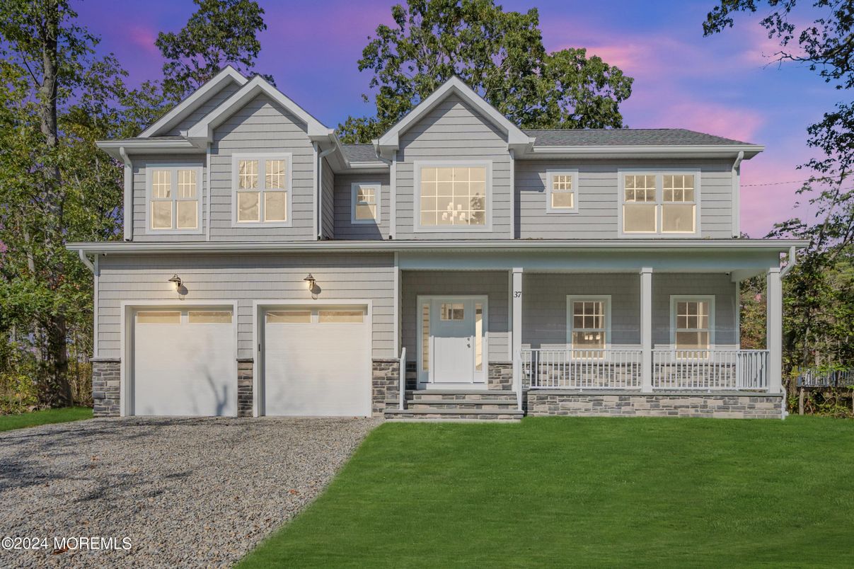 Attached, Exterior, Facade, Farmhouse