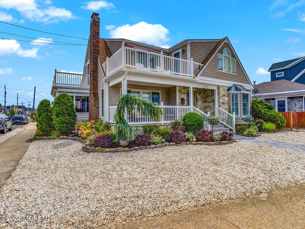 Exterior, Facade, Cape Cod
