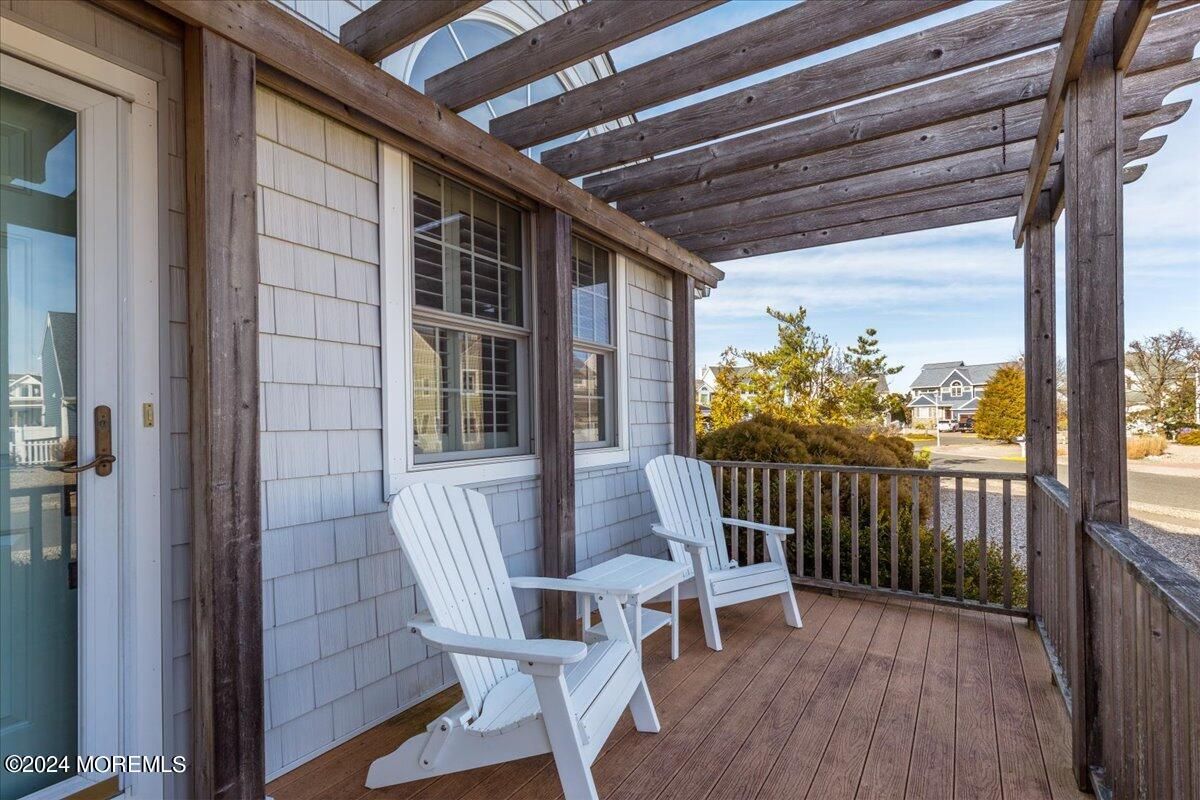 Exterior, Wood Texture Flooring