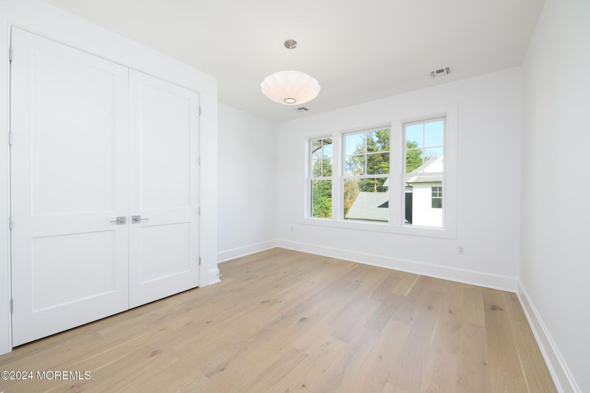 Empty room, Interior, Pendant Lights, Wood Texture Flooring