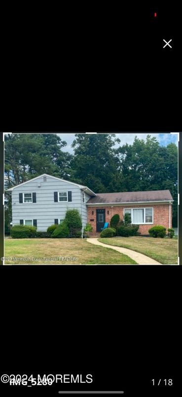 Exterior, Facade, Brick Facade, Ranch