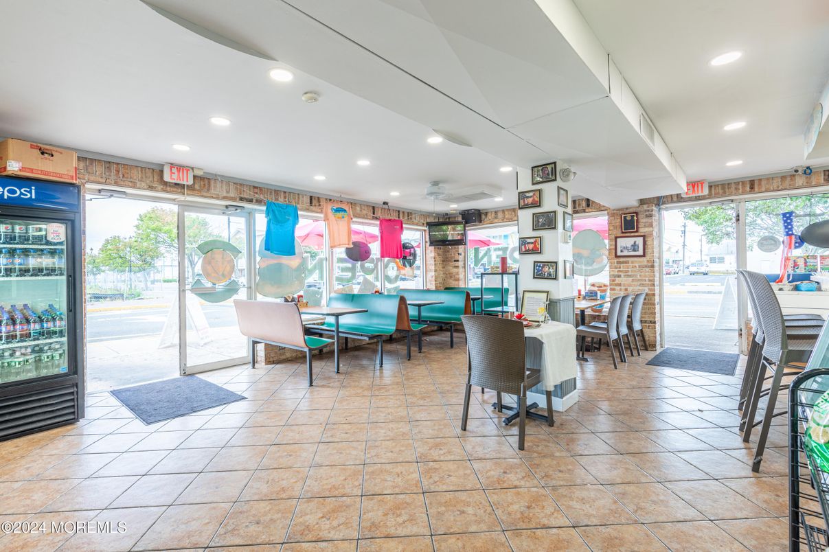 Dining room, Interior, Recessed Lighting