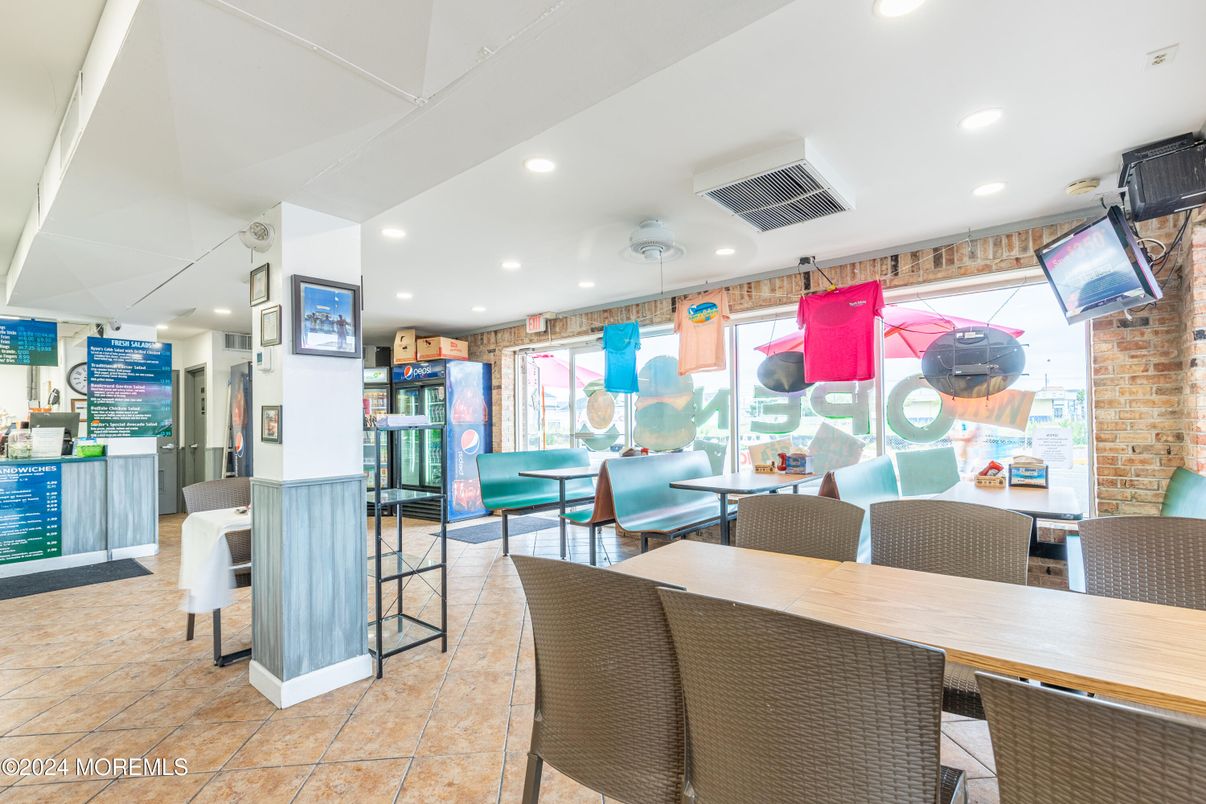 Dining room, Interior, Recessed Lighting, Stone Walls