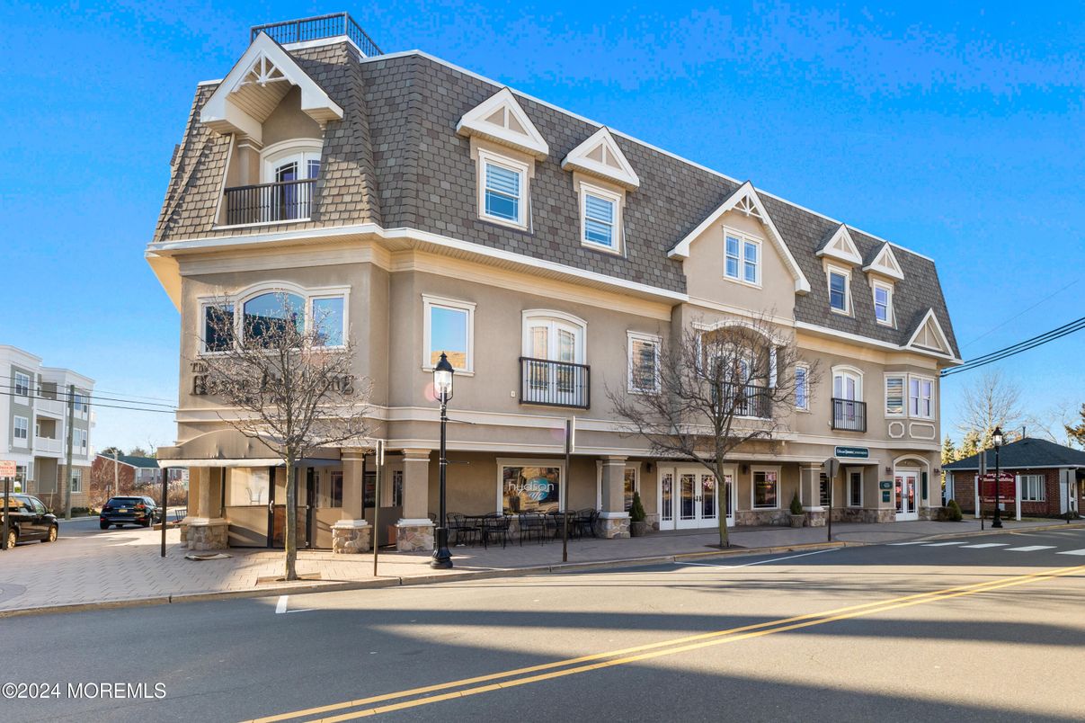 Exterior, Facade, French Provincial