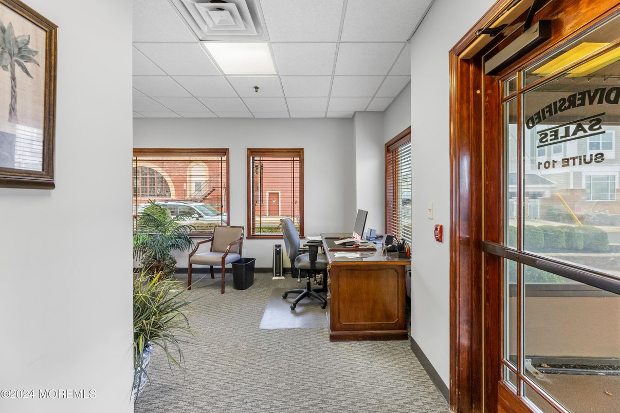 Home Office, Interior