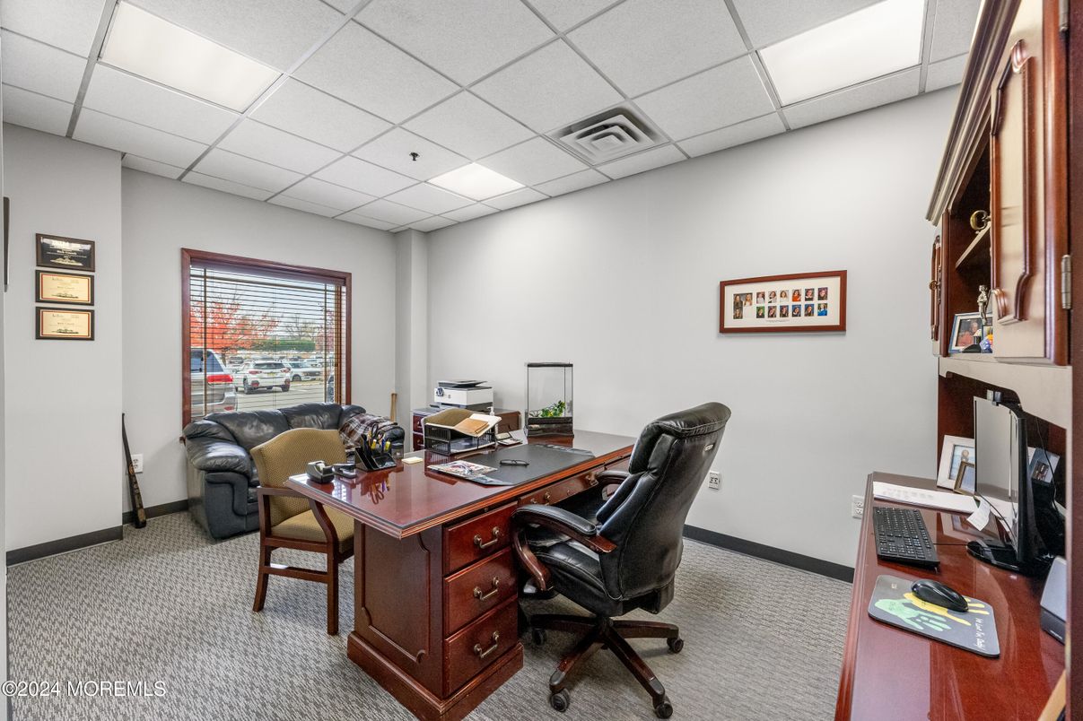 Home Office, Interior