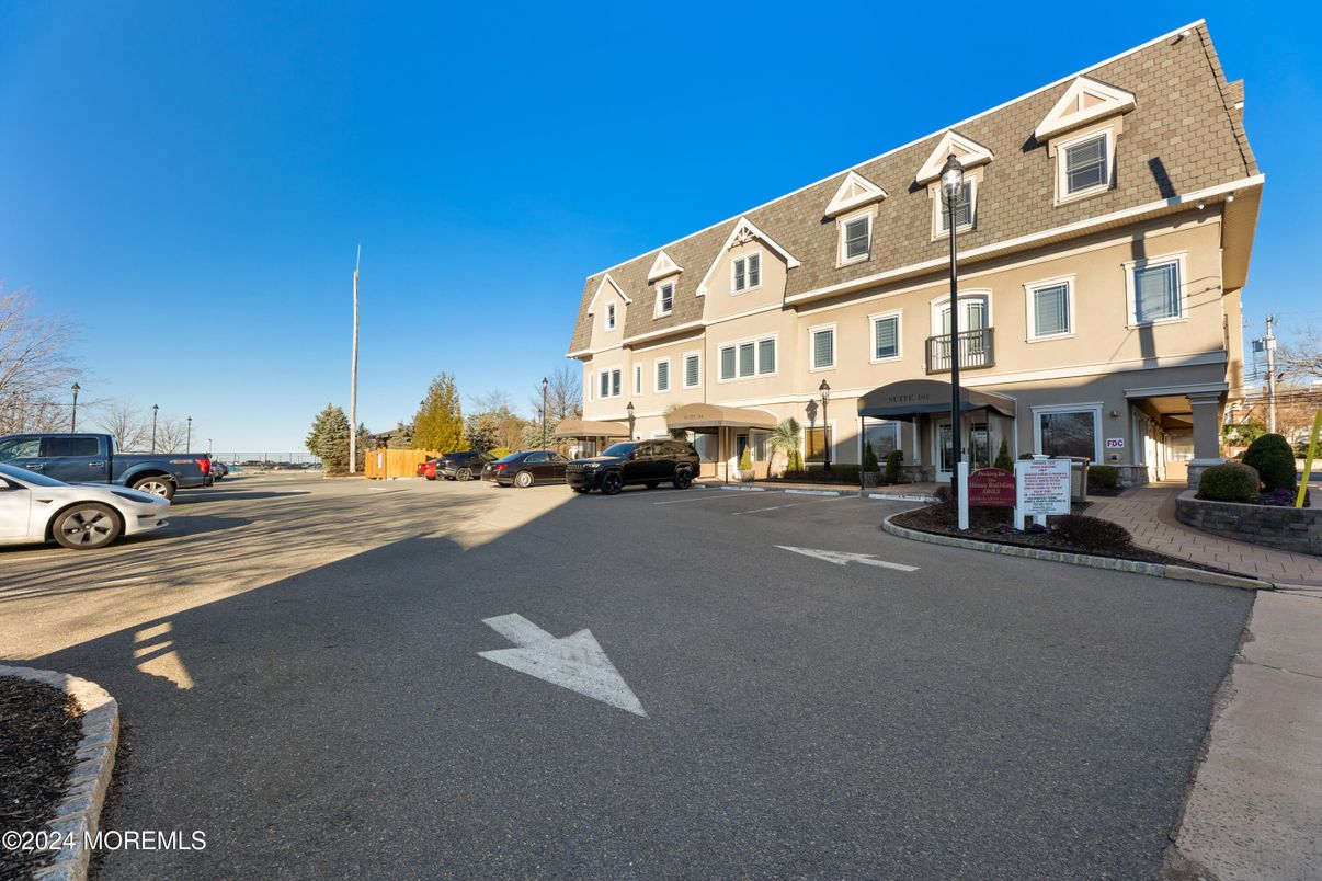 Exterior, Facade, French Provincial