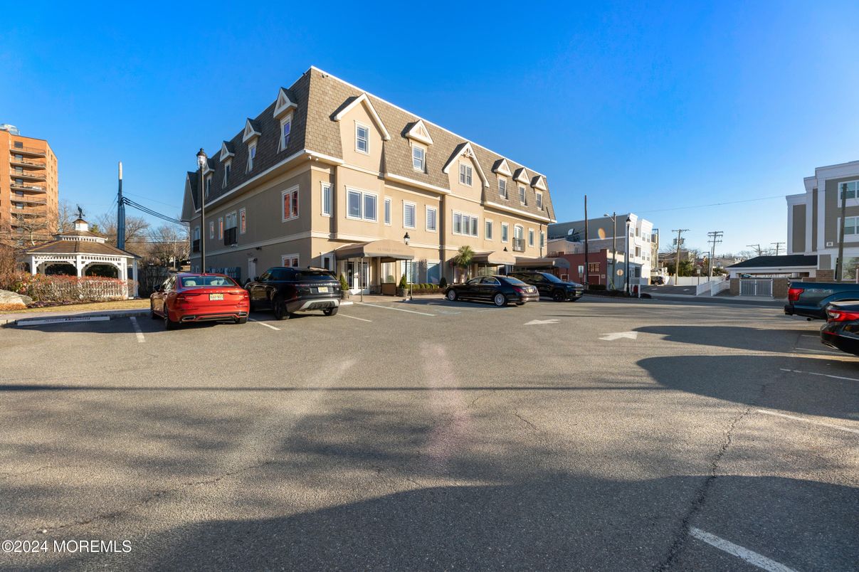 Exterior, Facade, None