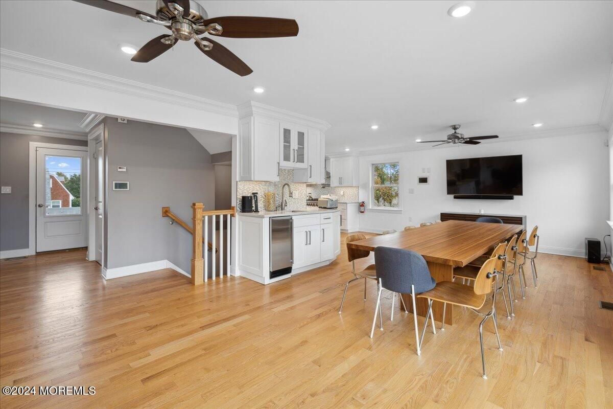 Dining room, Interior, Kitchen, Recessed Lighting, Wood Texture Flooring