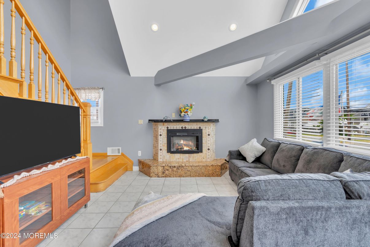 Fireplace, Interior, Living room, Recessed Lighting