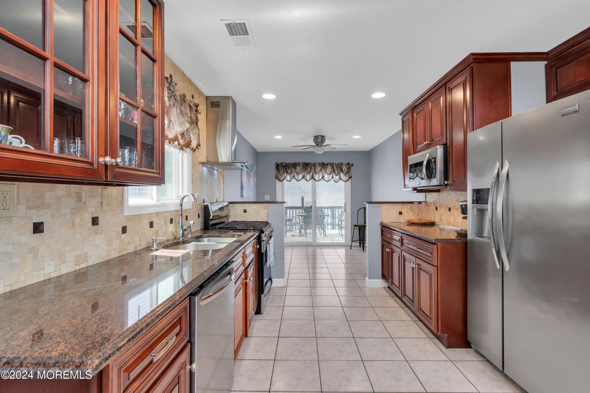 Dining room, Interior, Kitchen, Recessed Lighting, Stainless Steel Appliances