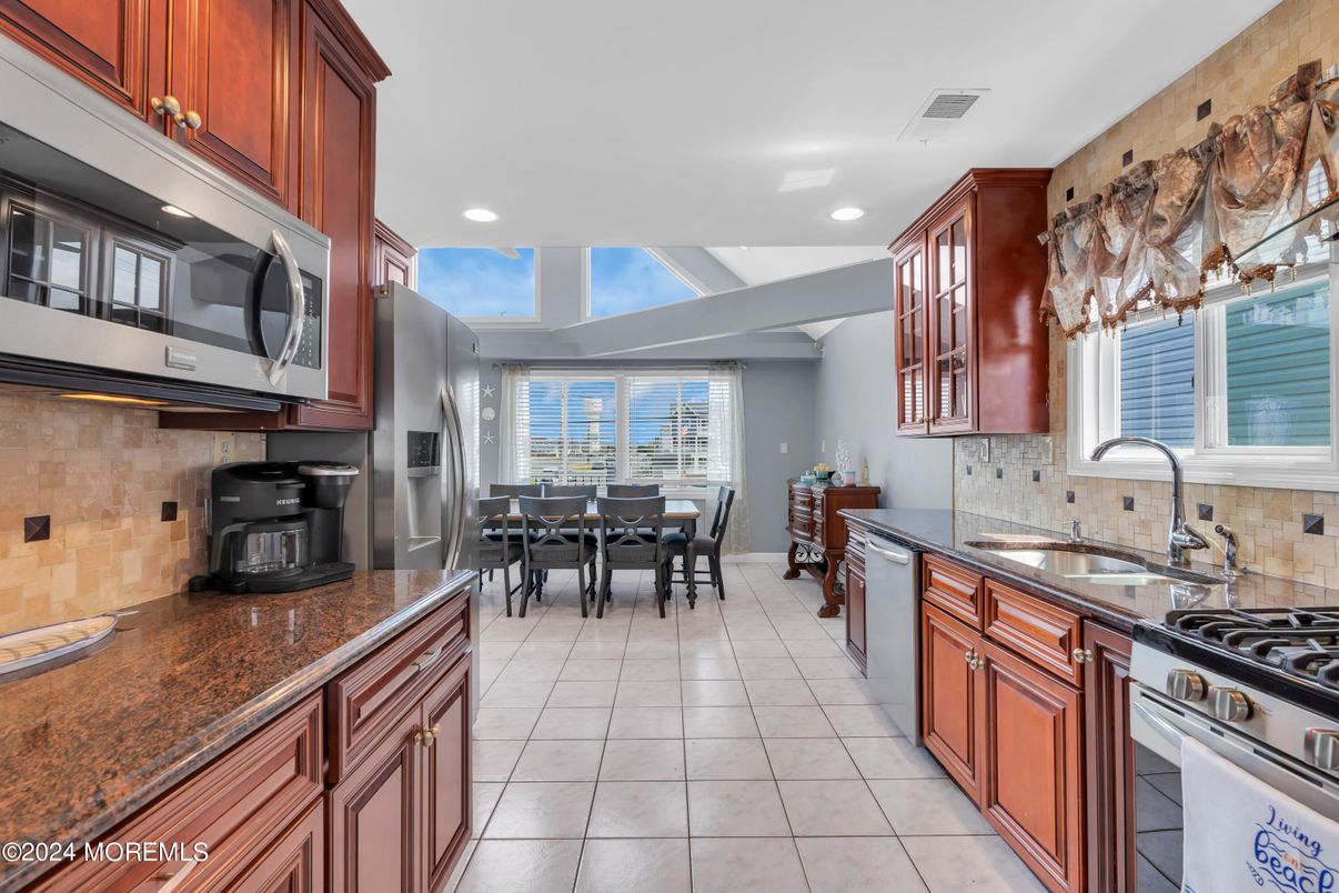 Dining room, Interior, Kitchen, Recessed Lighting