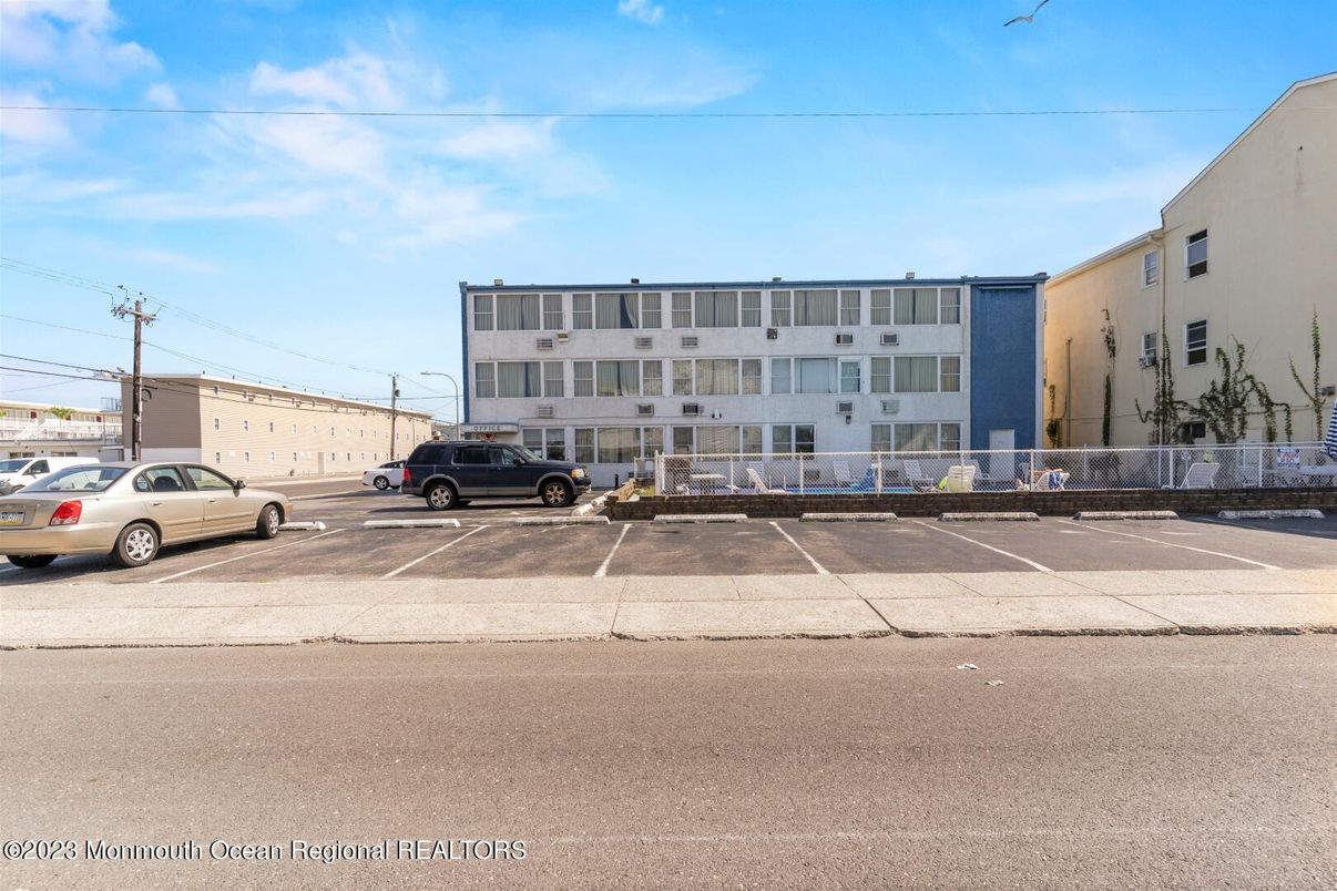 Exterior, Facade, Condo Building