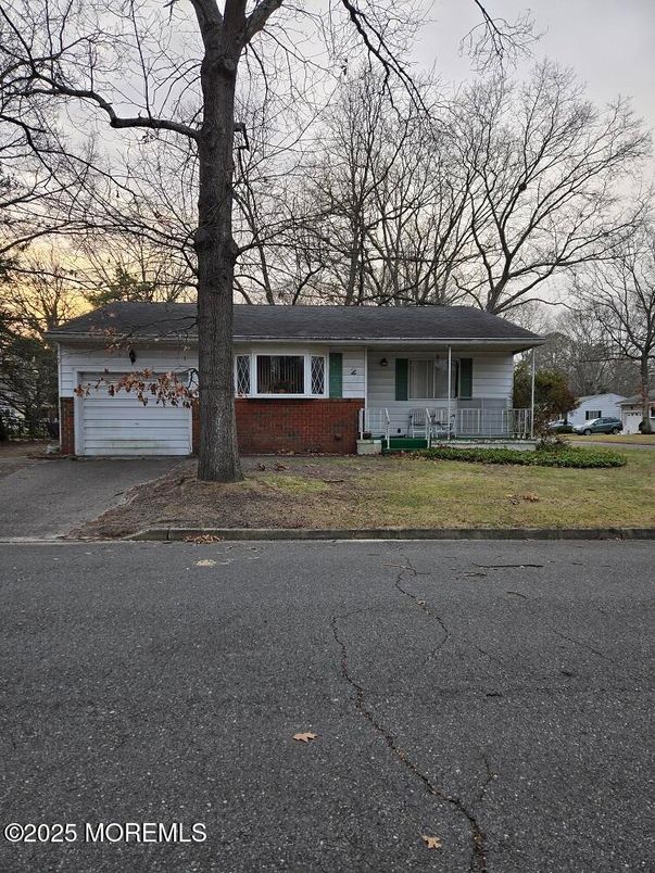 Attached, Exterior, Facade, Brick Facade, Ranch