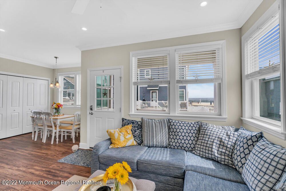 Dining room, Interior, Living room, Pendant Lights, Recessed Lighting, Wood Texture Flooring