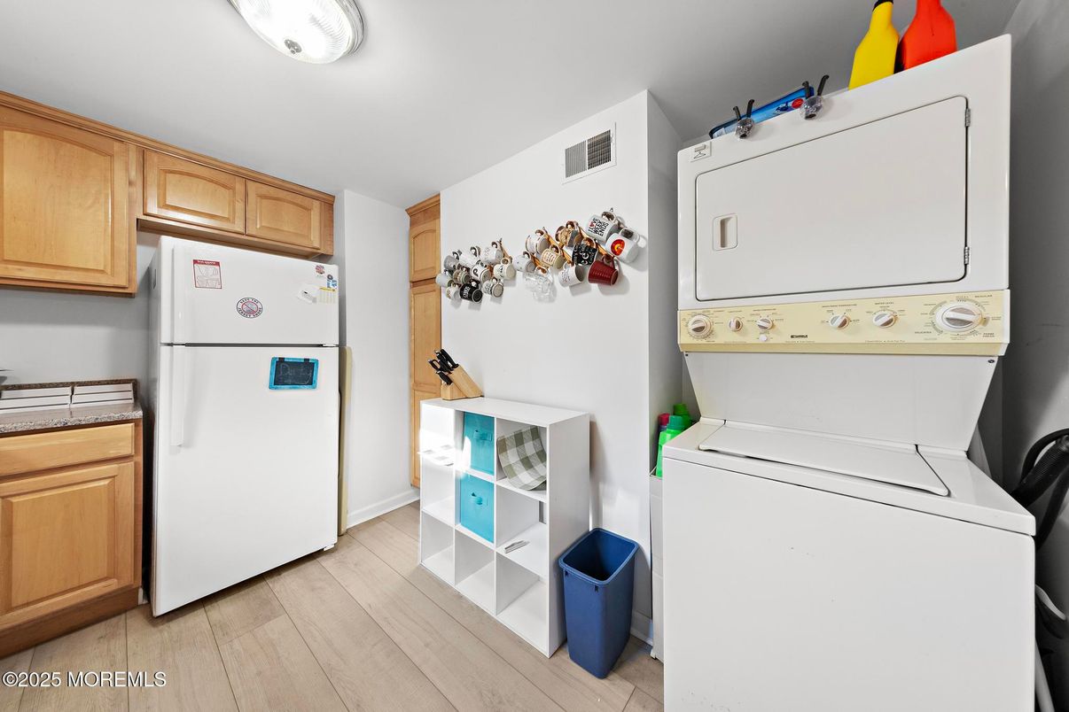 Interior, Utility Closets, Washer, Wood Texture Flooring