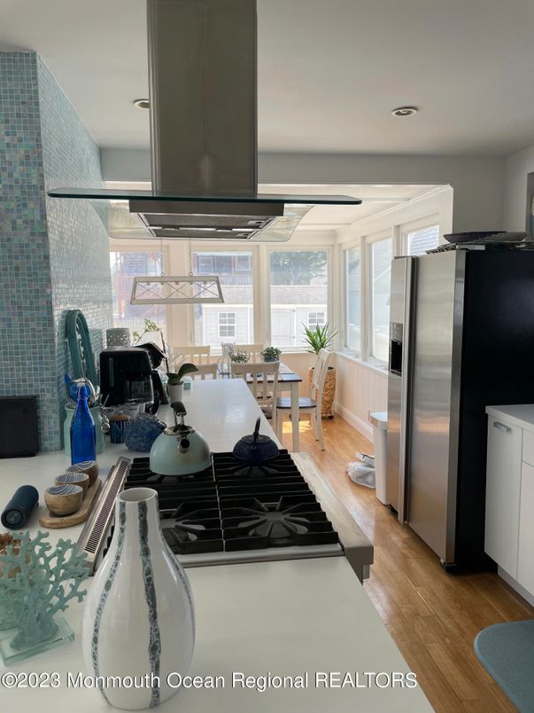 Dining room, Interior, Kitchen, Stainless Steel Appliances, Wood Texture Flooring