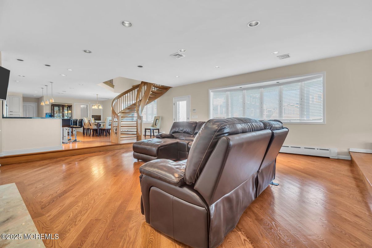 Dining room, Interior, Living room, Pendant Lights, Recessed Lighting, Wood Texture Flooring