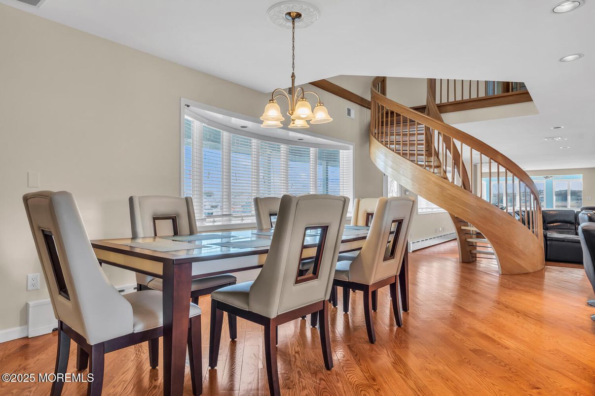 Chandelier, Dining room, Interior, Recessed Lighting, Wood Texture Flooring