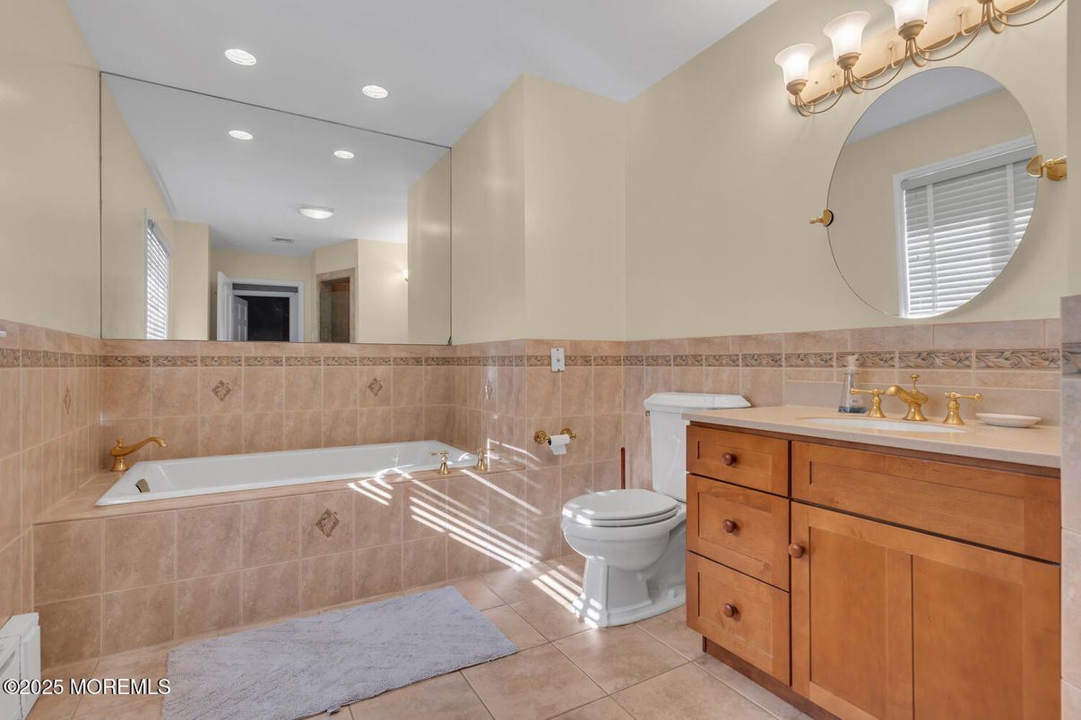 Bathroom, Interior, Recessed Lighting