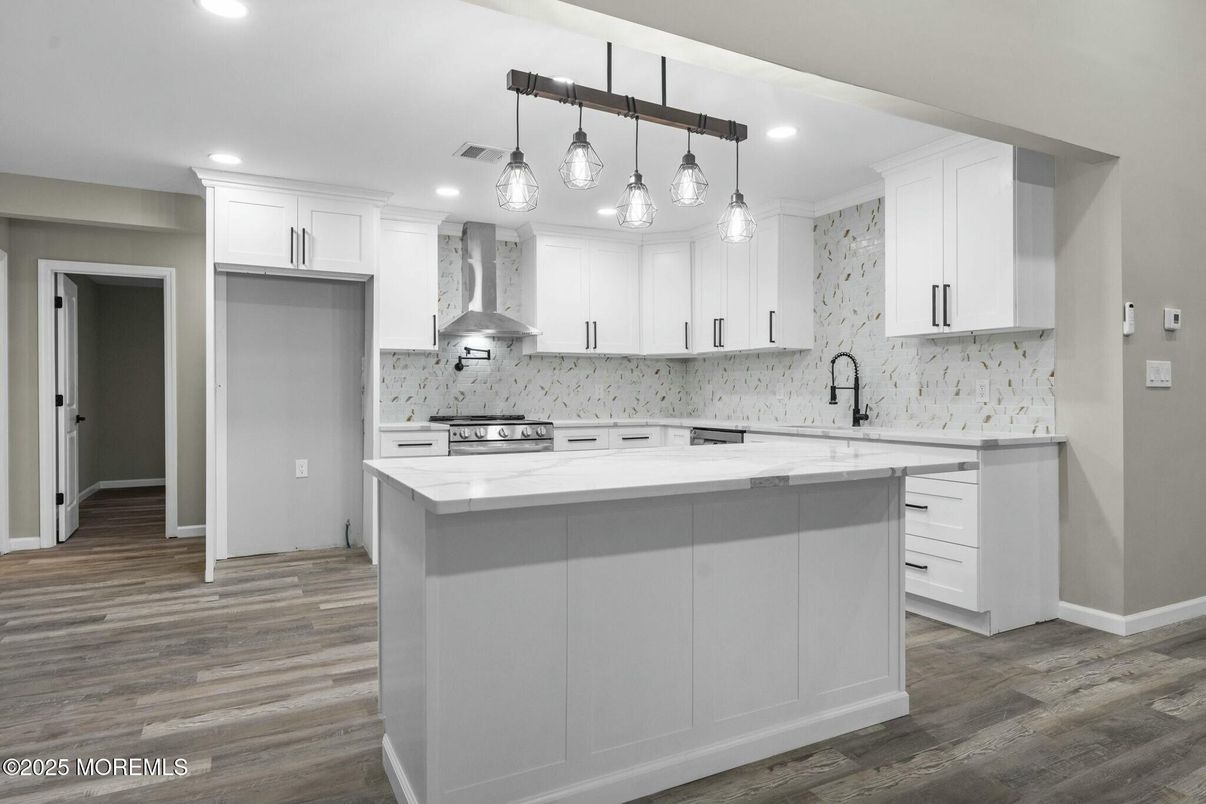 Interior, Kitchen, Pendant Lights, Recessed Lighting, Wood Texture Flooring