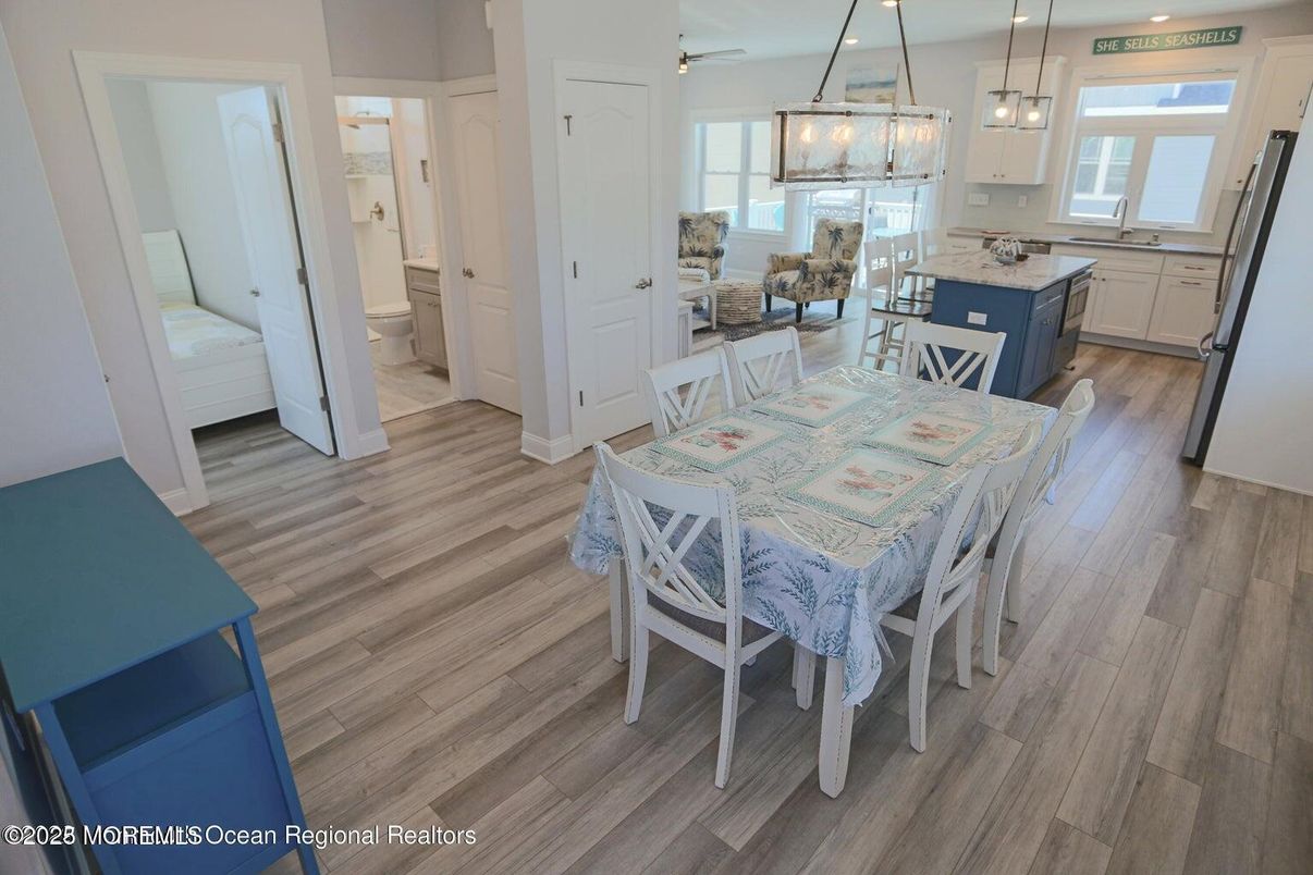 Chandelier, Dining room, Interior, Kitchen, Pendant Lights, Recessed Lighting, Wood Texture Flooring