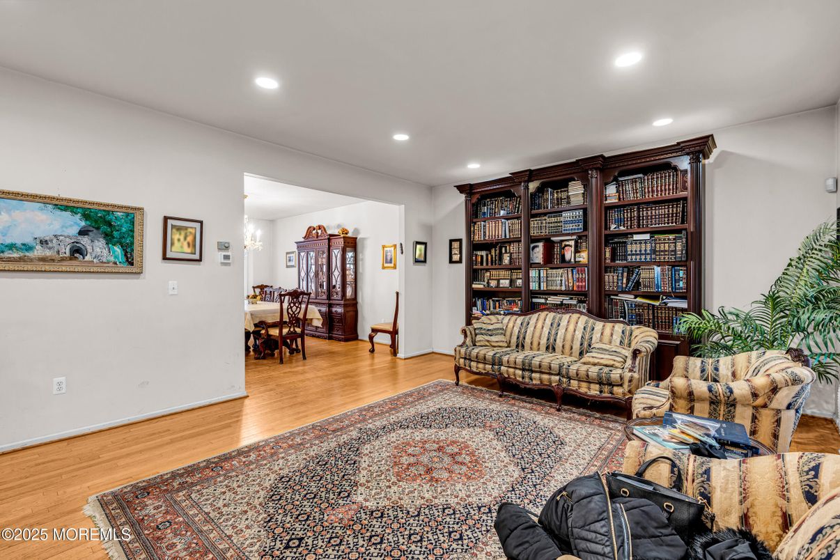 Dining room, Interior, Living room, Recessed Lighting, Wood Texture Flooring