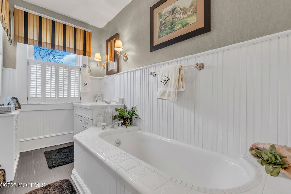 Bathroom, Interior, Tile Countertops