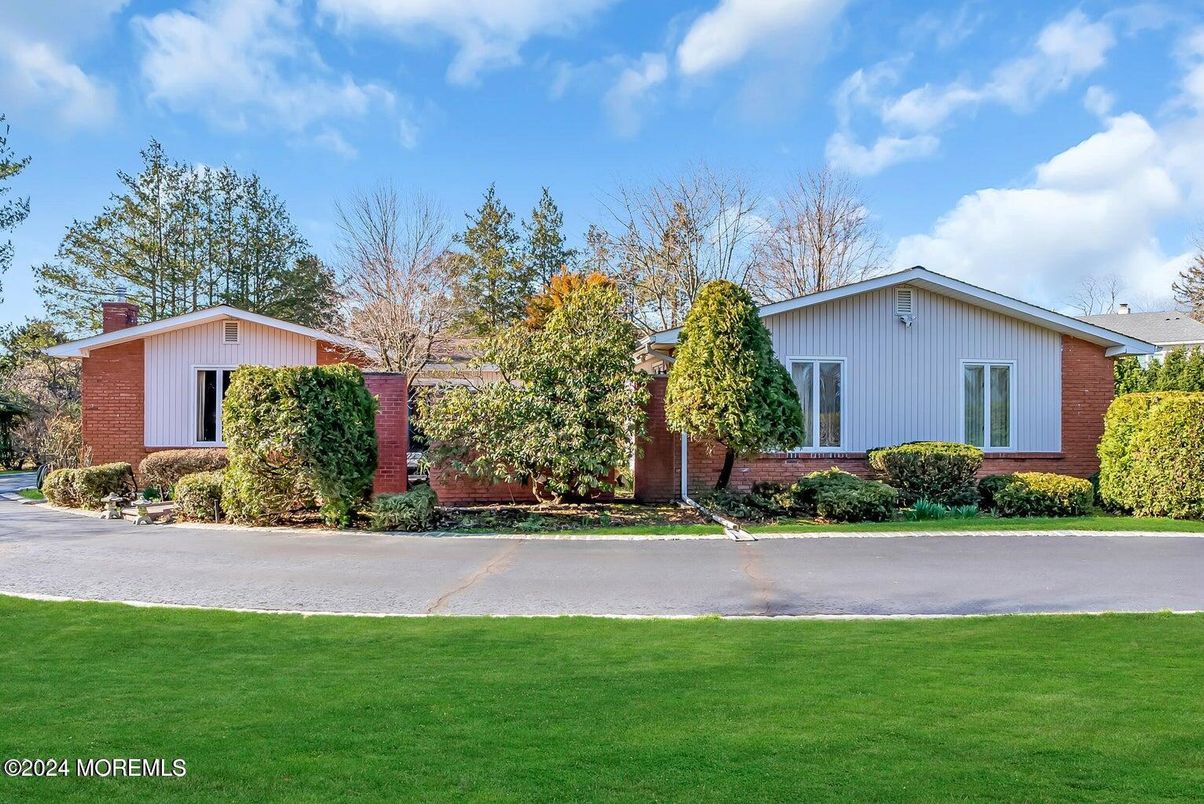 Exterior, Facade, Brick Facade, Farmhouse