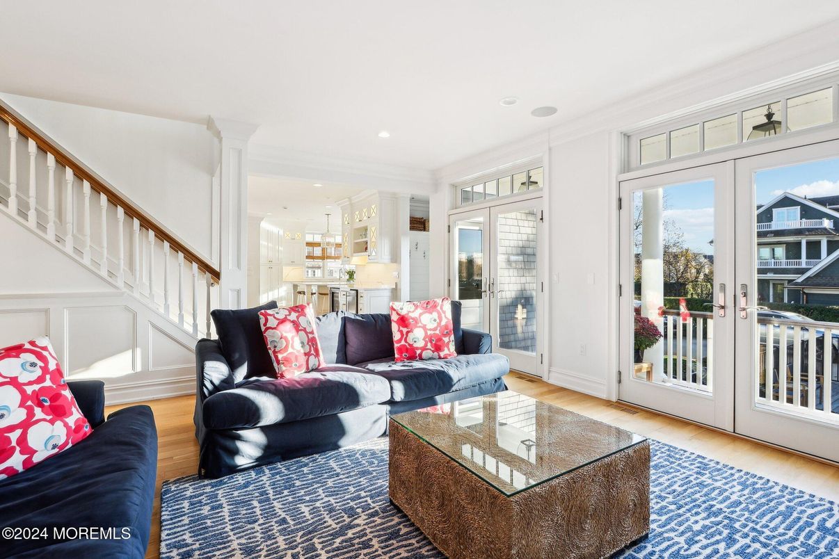 Interior, Living room, Pendant Lights, Recessed Lighting, Wood Texture Flooring