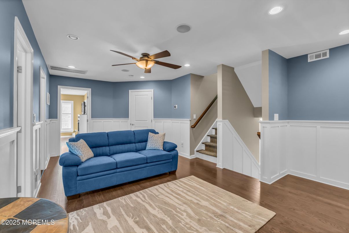 Interior, Recessed Lighting, Wood Texture Flooring