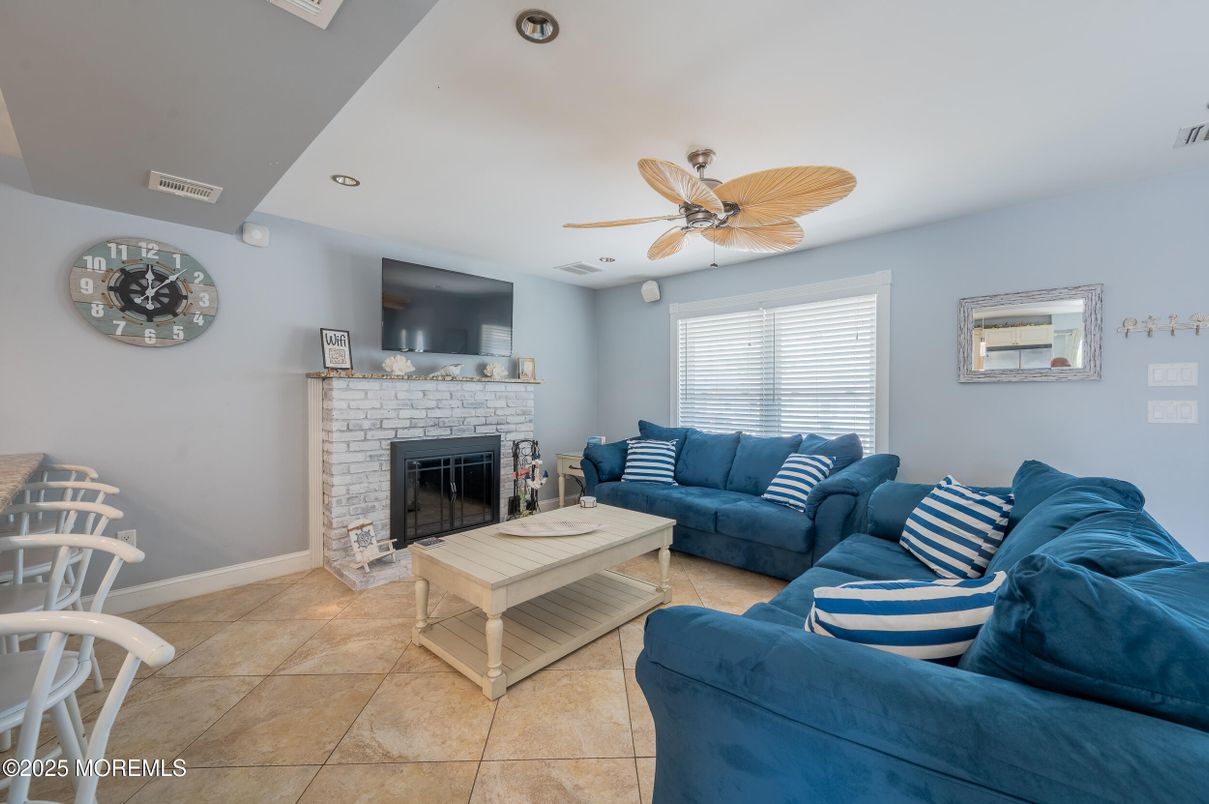 Fireplace, Interior, Living room, Recessed Lighting